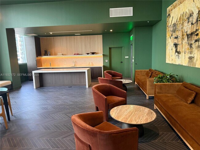 Building Photo - 11 NE 6th St