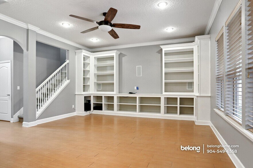 Building Photo - 85053 Sagaponack Dr