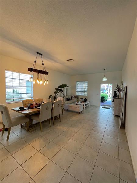 Building Photo - 4382 Fox Ridge Dr