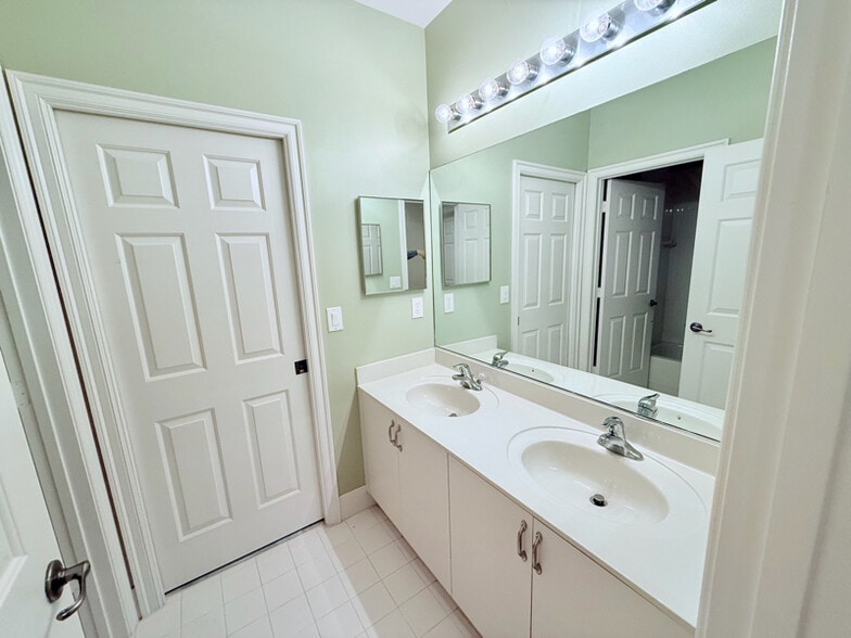 Building Photo - 15275 SW 38th St