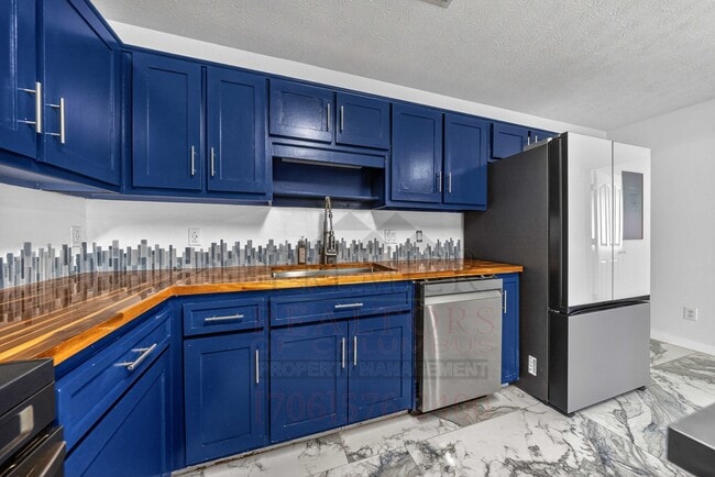 Building Photo - 4261 Valley Crest Dr