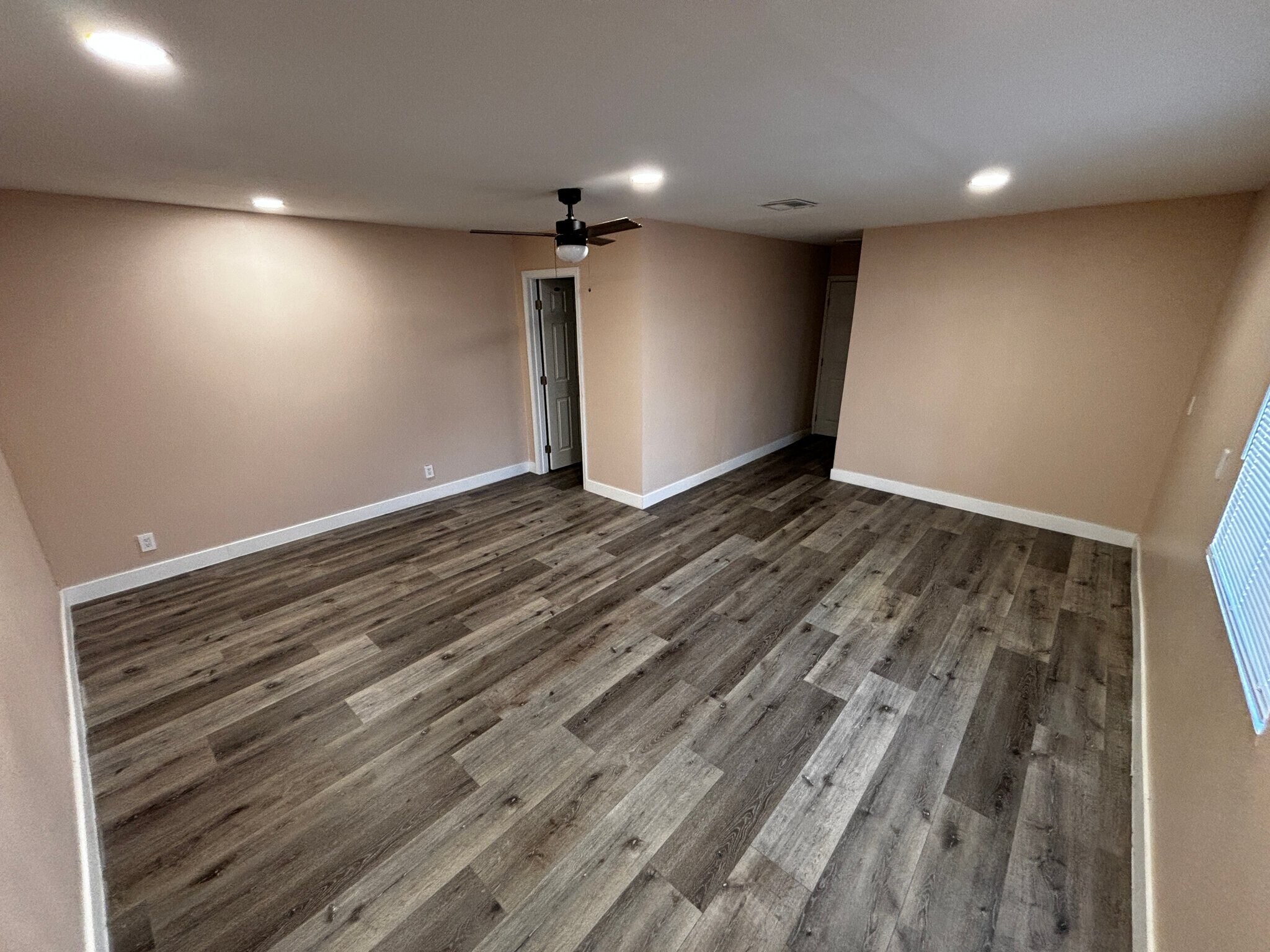 Building Photo - 5709 Avenida Silla