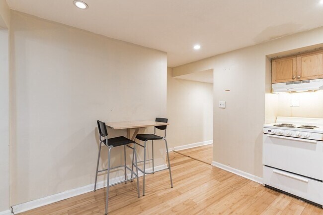 Building Photo - 136 Chiswick Rd