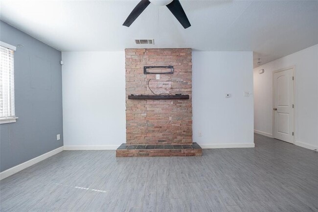 Building Photo - 802 Prince Valiant Dr