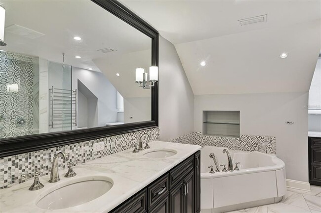 Building Photo - 2506 SW 9th Dr