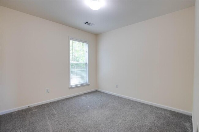 Building Photo - 2565 Vistoria Dr