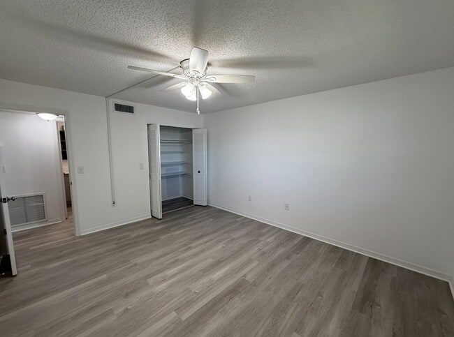 Building Photo - 5800 Hollywood Blvd