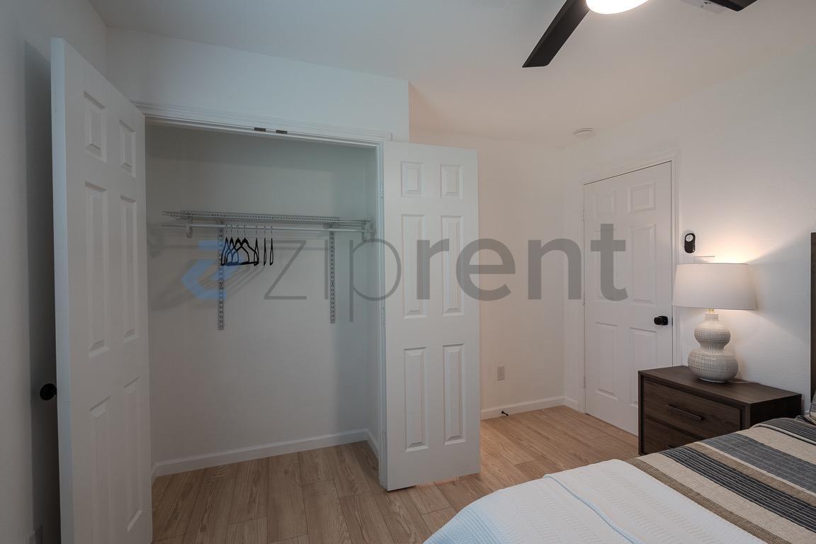 Building Photo - Unit