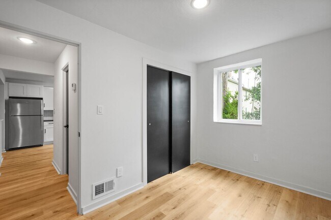 Building Photo - MOVE IN TODAY! 2-BEDROOM IN THE HEART OF C...