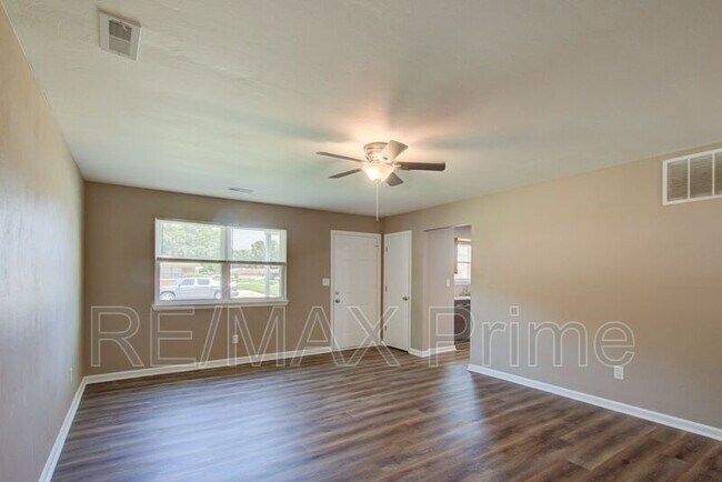 Building Photo - 4601 Hardy Dr