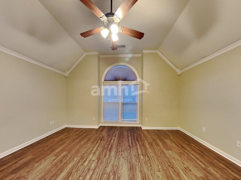 Building Photo - 2713 Country Glade Cv N