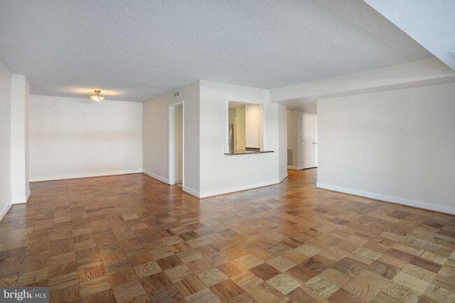 Building Photo - 3800 Fairfax Dr