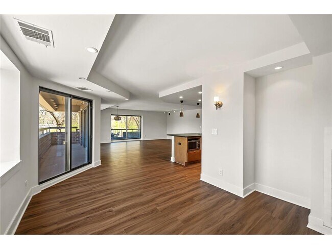 Building Photo - 2885 Knox Ave S