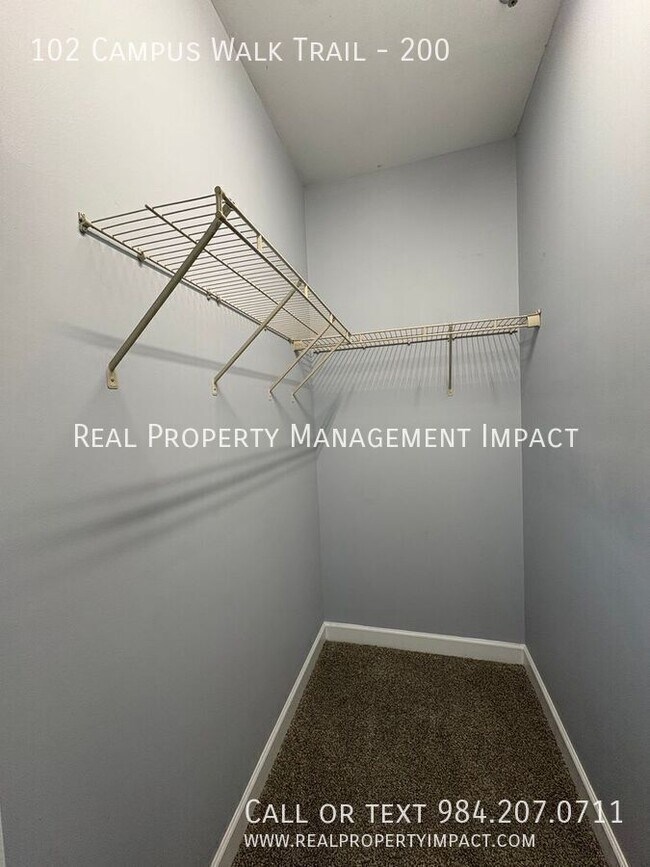 Building Photo - 102 Campus Walk Trl