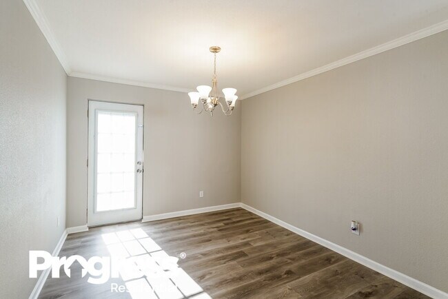 Building Photo - 9837 Violet Dr