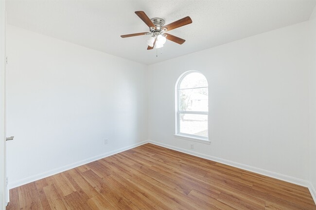 Building Photo - 1615 Junker St