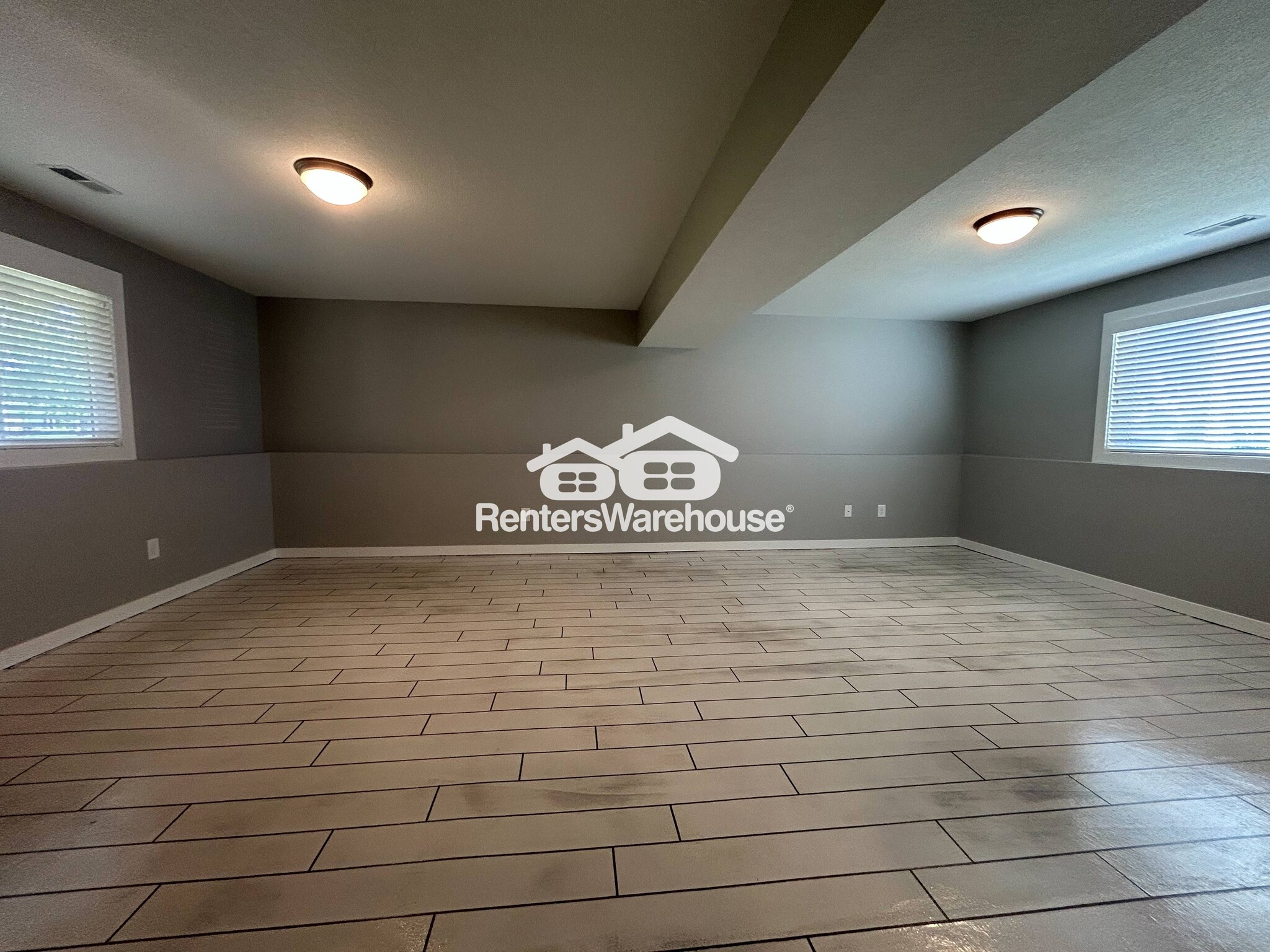 Building Photo - 645 Northview Dr