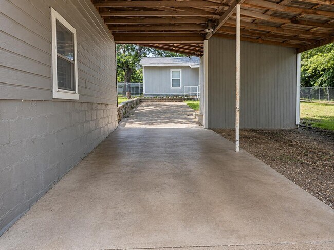 Building Photo - 118 County Rd 1816