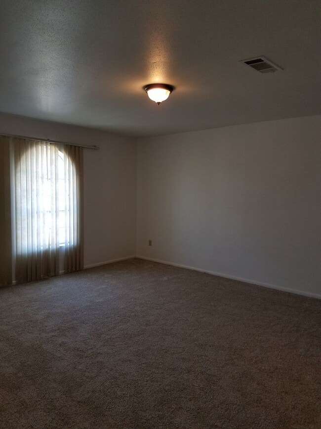 Building Photo - 2 Story Townhome in Manion Place