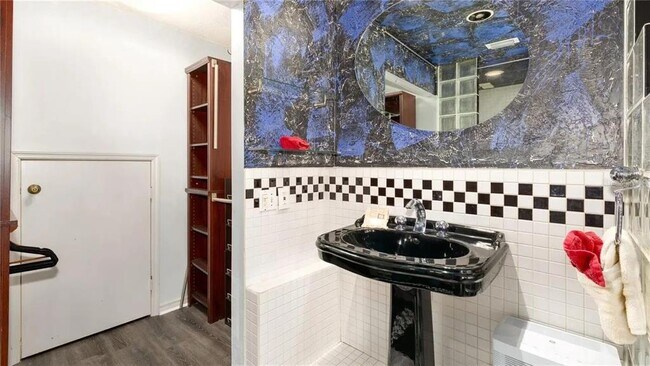 Building Photo - 10438 St Tropez Pl