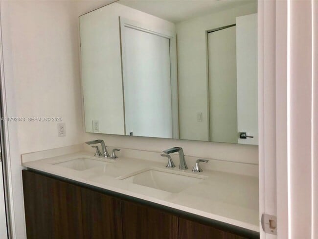 Building Photo - 488 NE 18th St