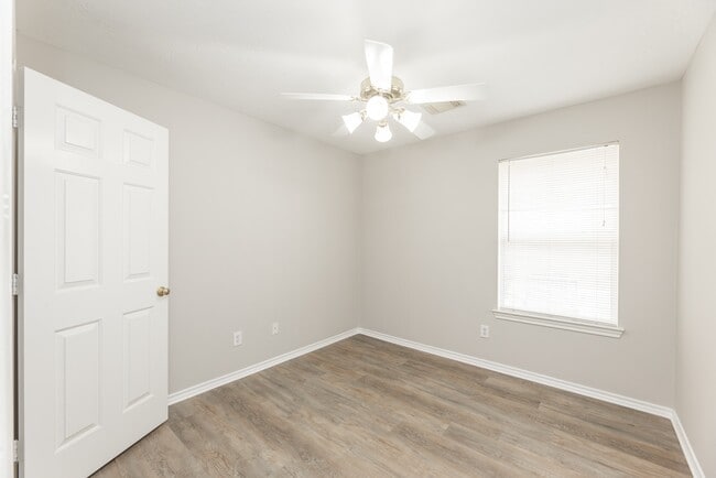 Building Photo - 24502 Drakefield Ct