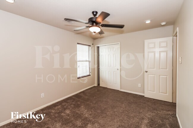 Building Photo - 5631 Cinnamon Lake Dr