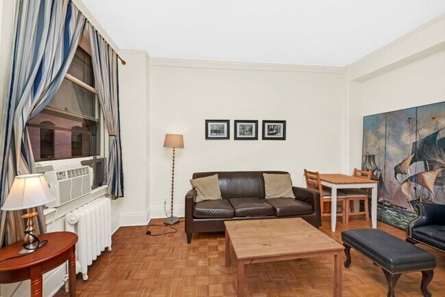 Building Photo - 21 Beacon St