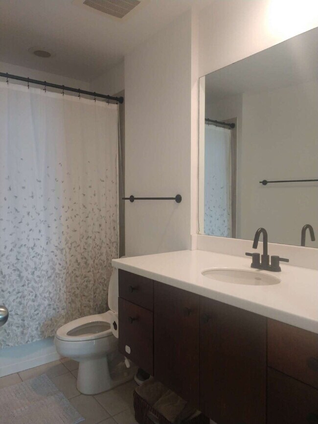 Building Photo - 1 Bedroom Condo in the Heart of Tampa