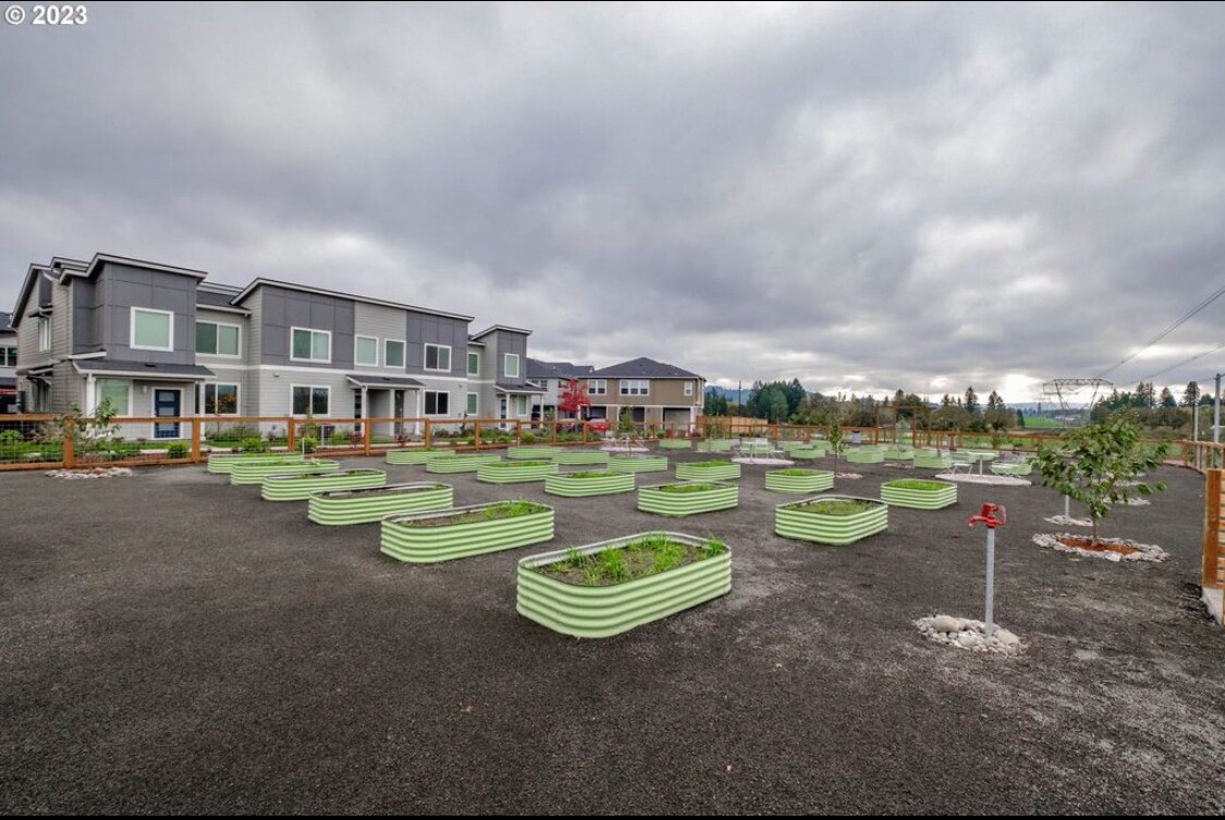 Building Photo - 8206 SE Leafhopper St