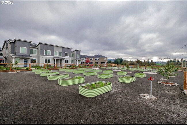 Building Photo - 8206 SE Leafhopper St