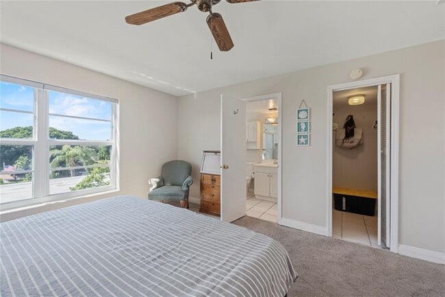 Building Photo - 2860 NE 14th St