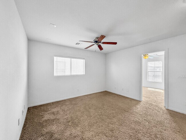Building Photo - Charming 3-Bedroom, 2.5-Bath Home in a Des...