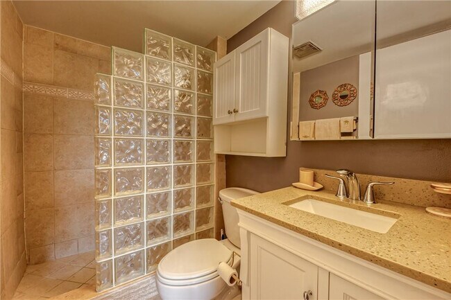 Building Photo - 2400 NE 10th St