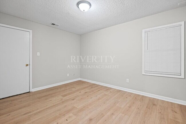 Building Photo - WHITEHAVEN GEM!!!! SECTION 8 WELCOMED !!!