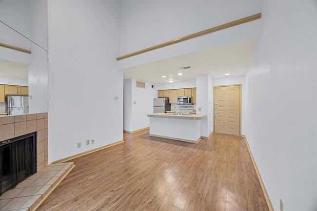 Building Photo - 8888 Tallwood Dr