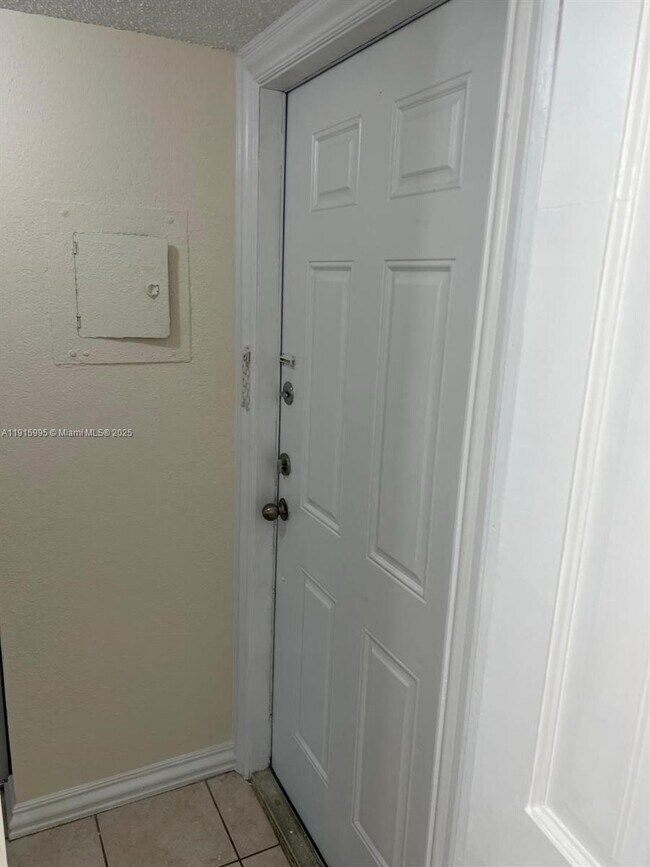 Primary Photo - 1300 Moffett St