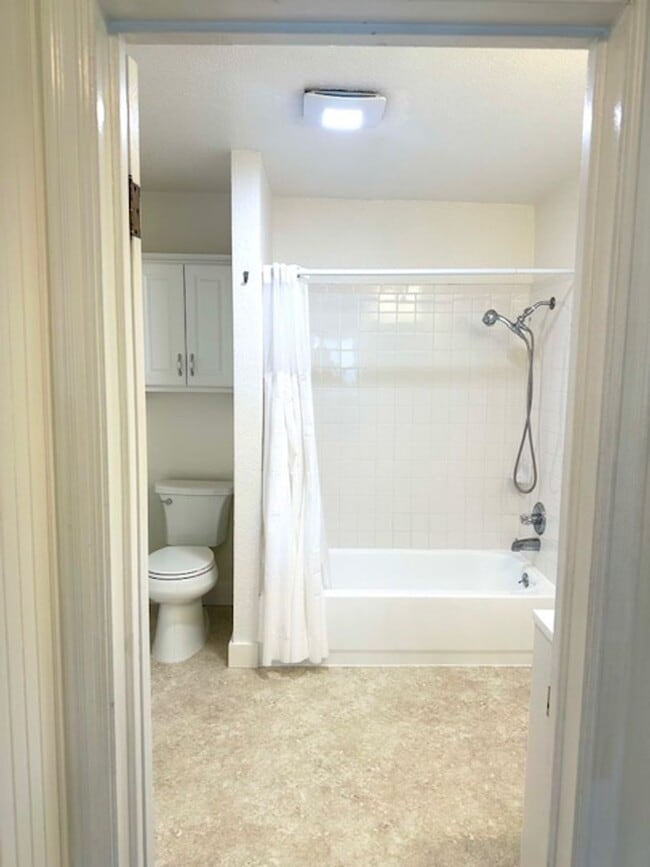 Building Photo - Allendale California 2 Bedroom Bungalow