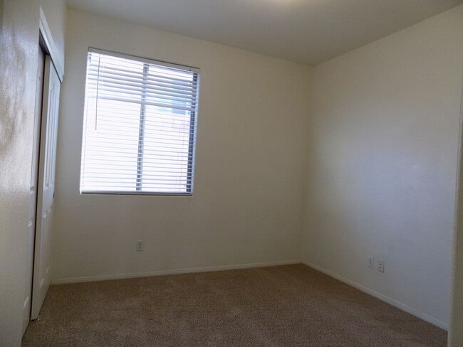 Building Photo - Single Story 4 Bedroom