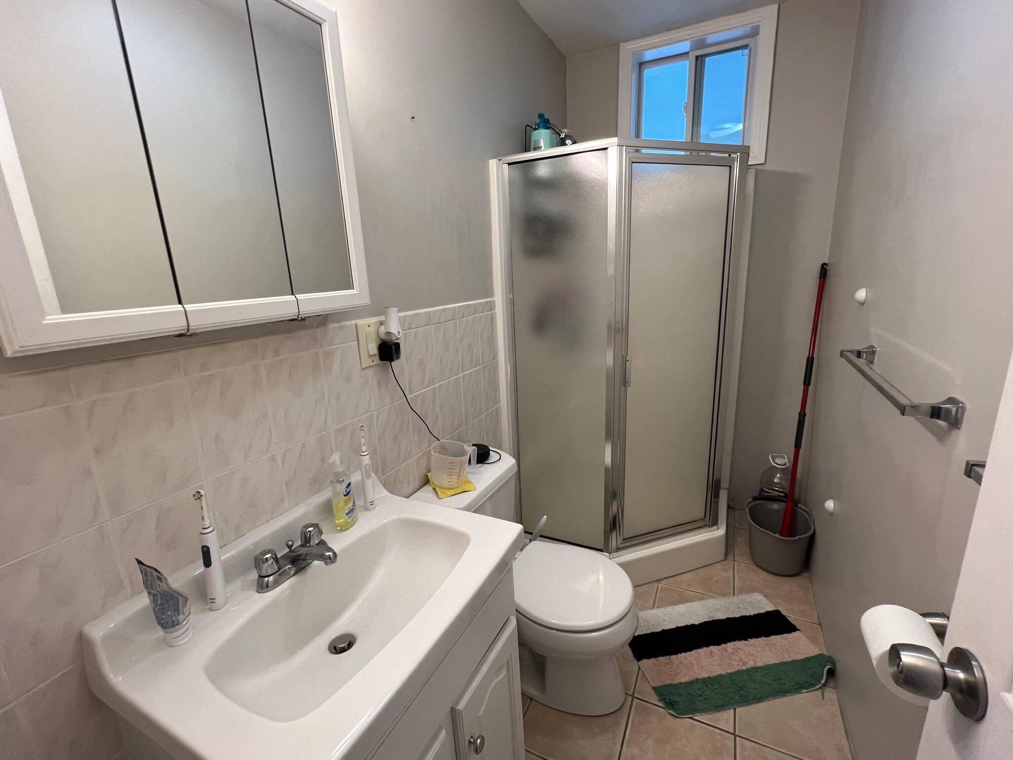 Building Photo - 158 Holland St