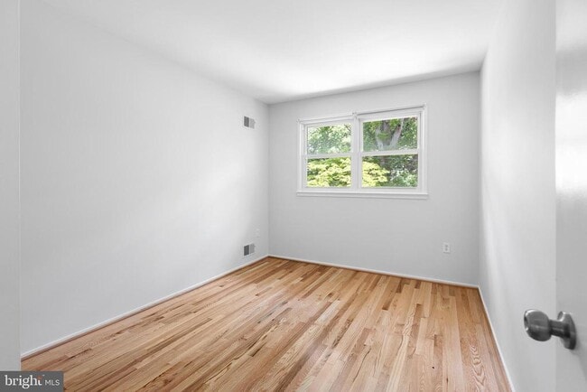 Building Photo - 1222 Noyes Dr