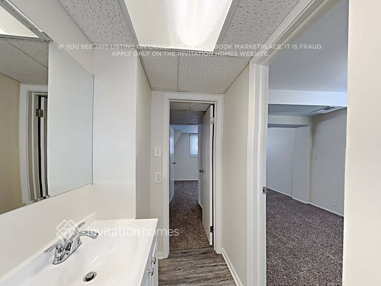 Building Photo - 108 S Spruce Ln