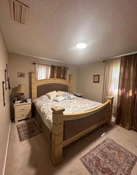 Building Photo - 257 S Fairbairn Dr