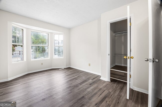 Building Photo - 3111 Linden Dr