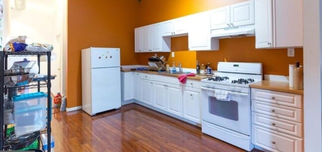 Building Photo - 2115 St Paul St