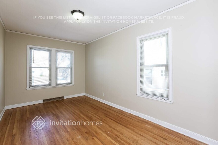 Building Photo - 1040 Geranium Ave E