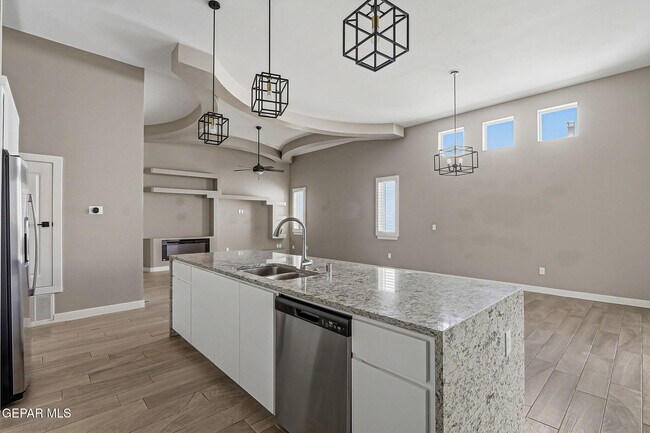 Building Photo - 12252 Desert Dove Ave