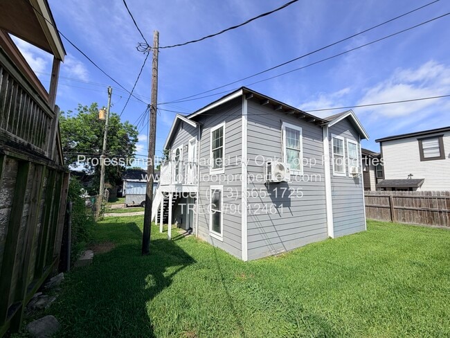 Building Photo - 2811 1/2 Market St B -