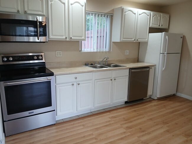 Building Photo - 1100 Briarwood Rd