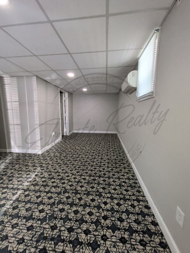 Building Photo - Cozy Garden Apartment in Donelson with a Spring Special!